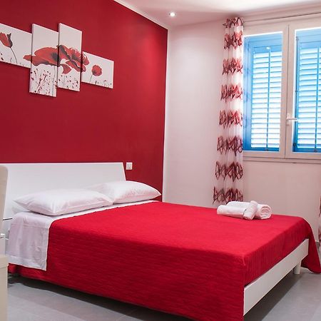 L'Isola Del Sole Bed & Breakfast กัสเตลลุซโซ ภายนอก รูปภาพ