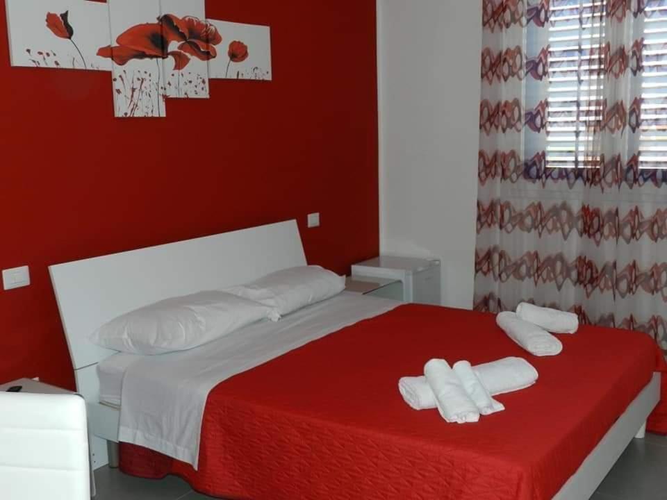 L'Isola Del Sole Bed & Breakfast กัสเตลลุซโซ ภายนอก รูปภาพ