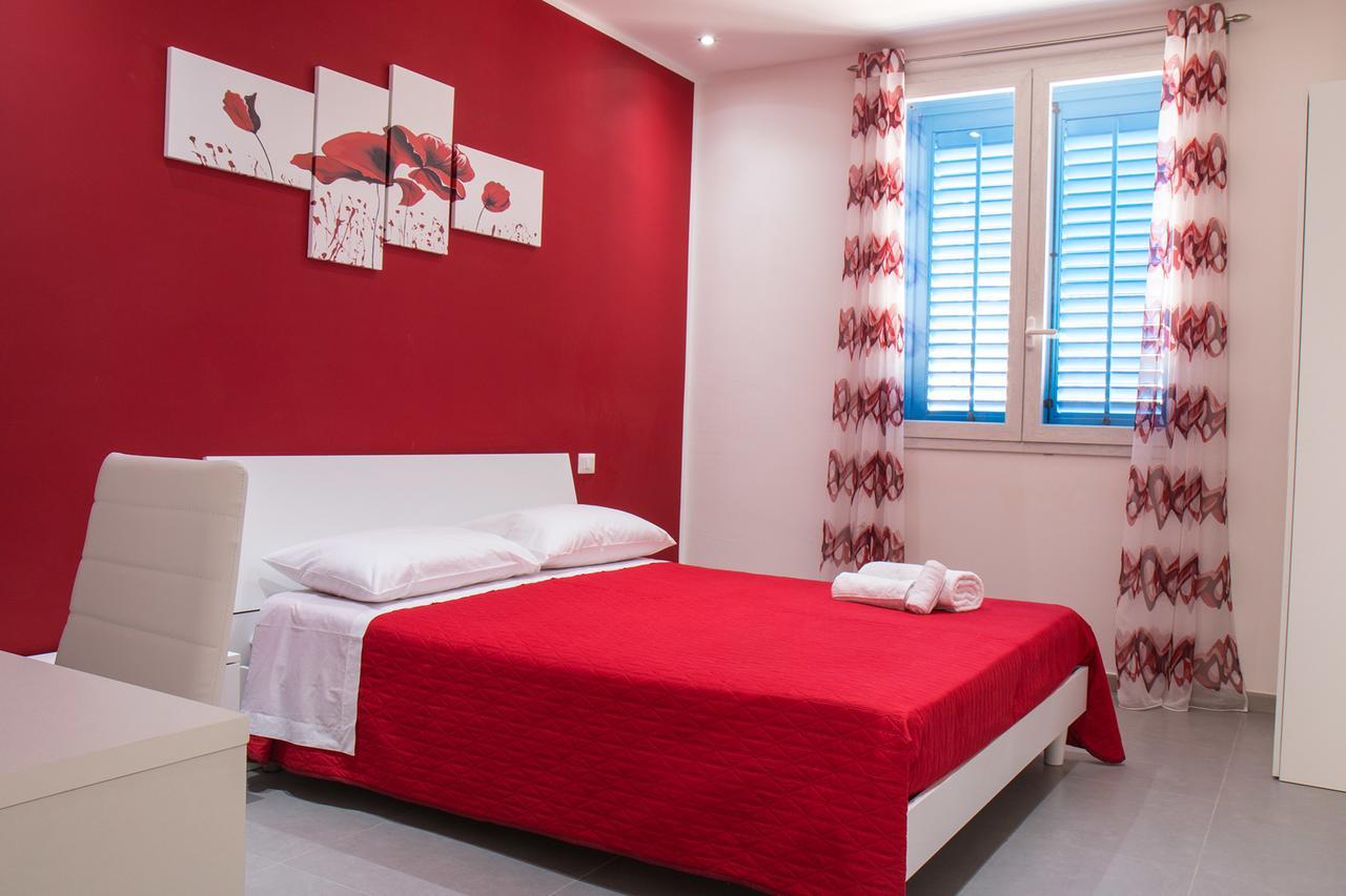 L'Isola Del Sole Bed & Breakfast กัสเตลลุซโซ ภายนอก รูปภาพ