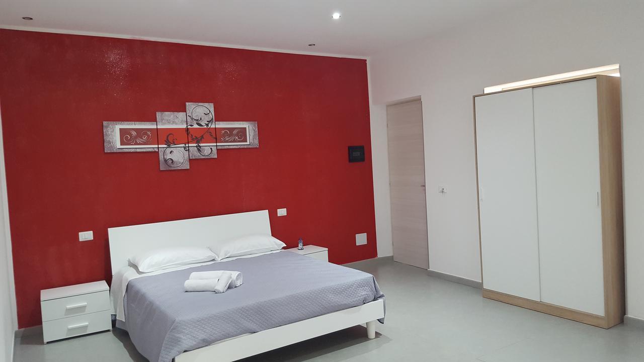 L'Isola Del Sole Bed & Breakfast กัสเตลลุซโซ ภายนอก รูปภาพ